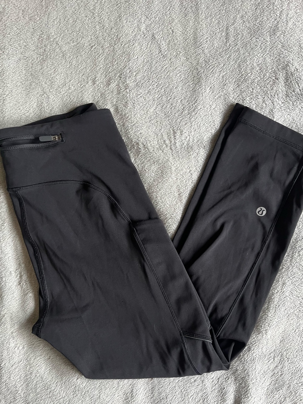 Lululemon Speed Up Crop 21" Leggings size 4 in Black